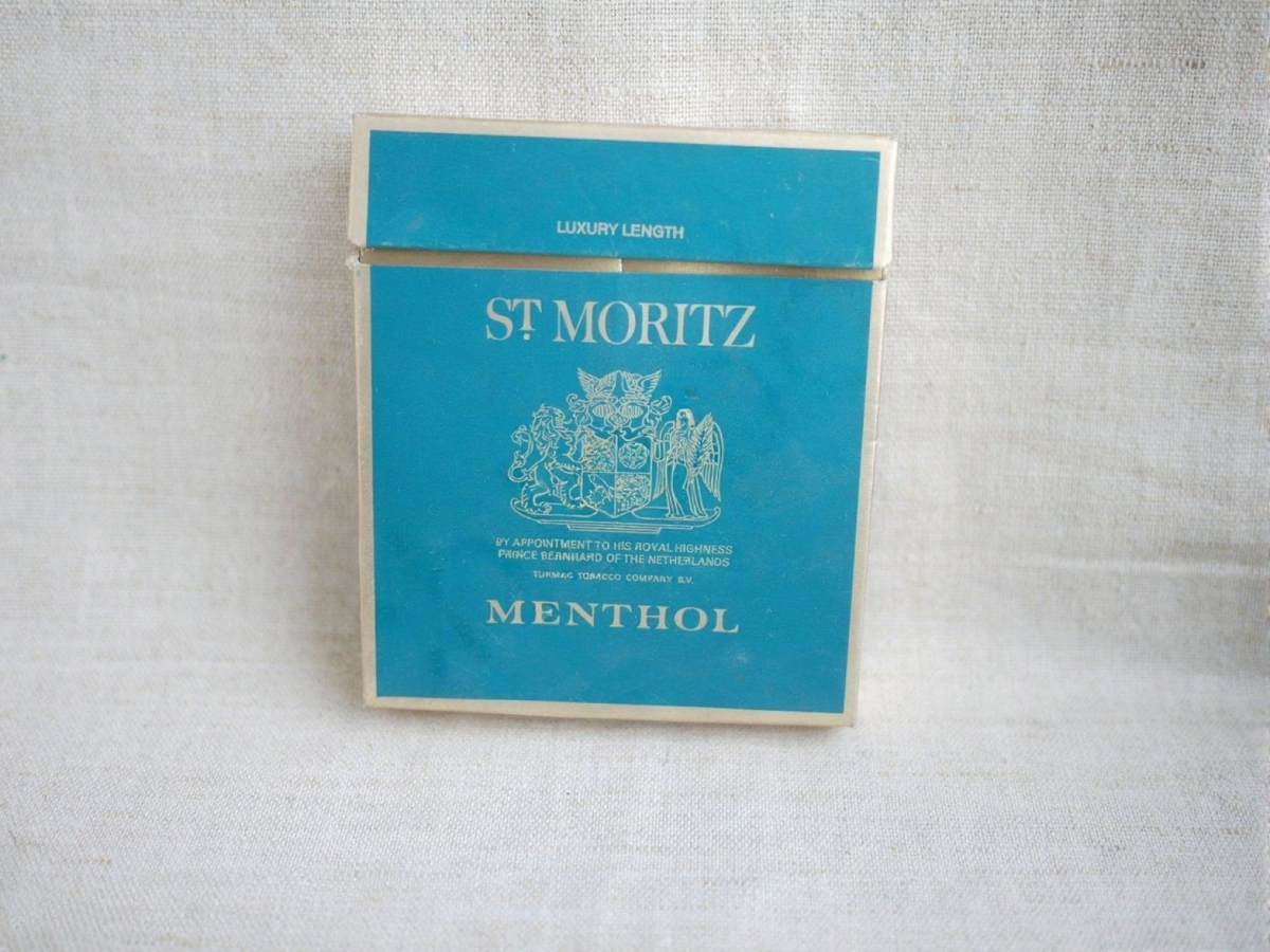 St Moritz Menthol turquoise square cigarette pack